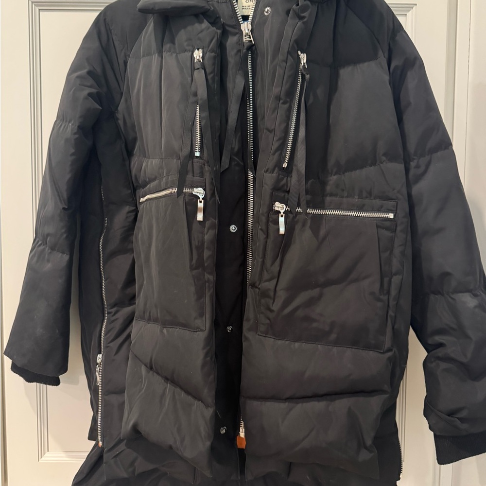 Woman’s Viral Amazon Black Puffer Jacket